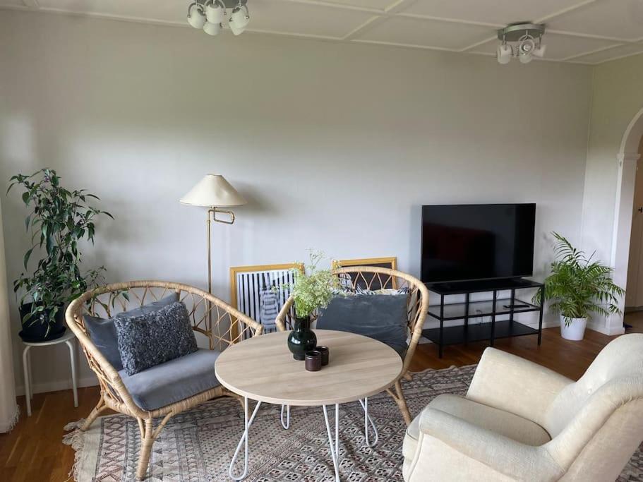 Apartment Right Next To The Golf Course And With The Ocean Just Around The Corner Ljungskile Dış mekan fotoğraf