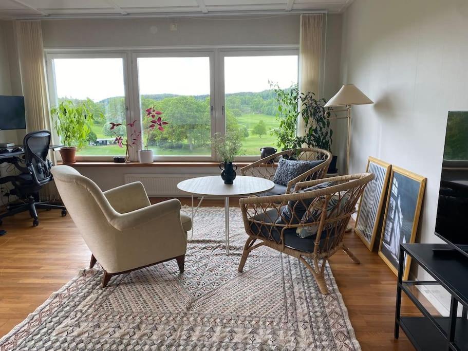 Apartment Right Next To The Golf Course And With The Ocean Just Around The Corner Ljungskile Dış mekan fotoğraf