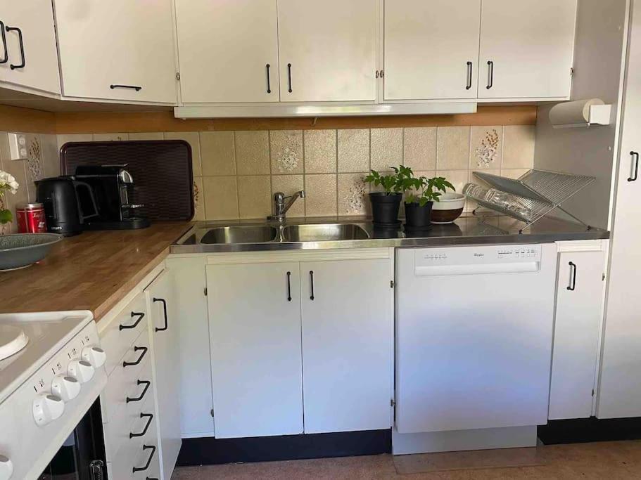 Apartment Right Next To The Golf Course And With The Ocean Just Around The Corner Ljungskile Dış mekan fotoğraf