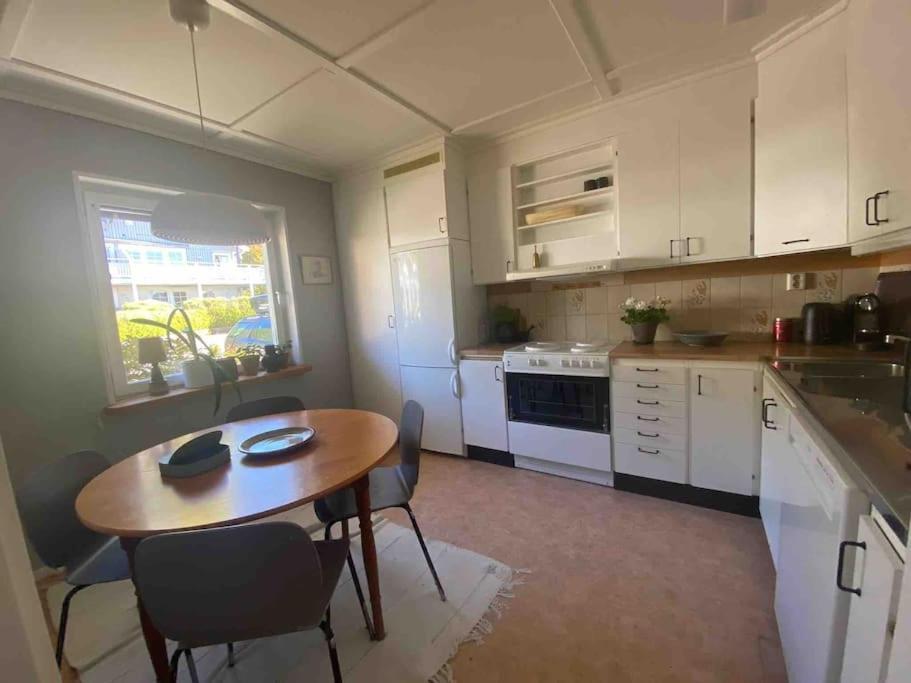 Apartment Right Next To The Golf Course And With The Ocean Just Around The Corner Ljungskile Dış mekan fotoğraf
