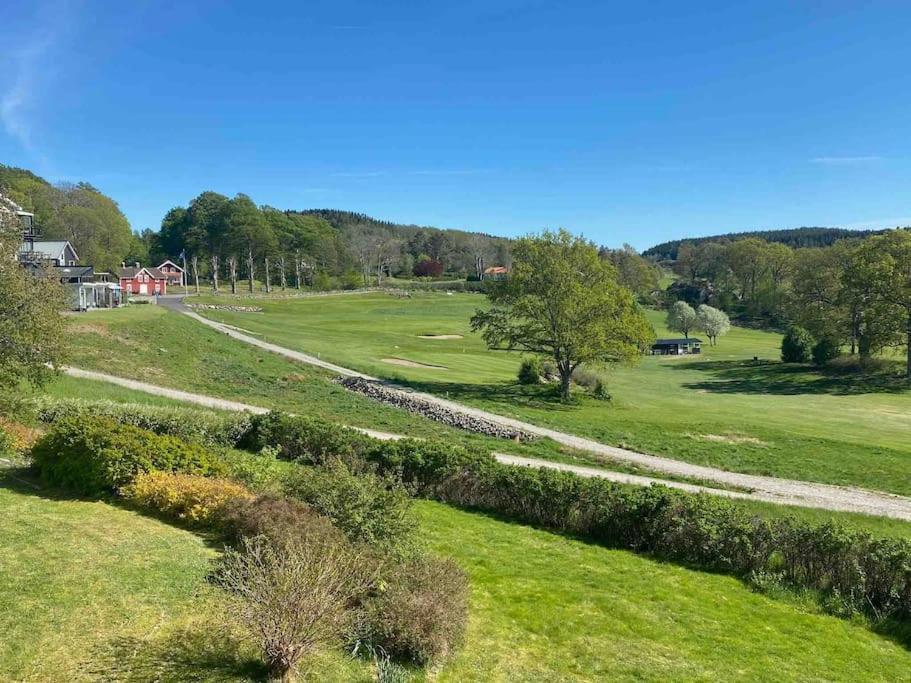 Apartment Right Next To The Golf Course And With The Ocean Just Around The Corner Ljungskile Dış mekan fotoğraf