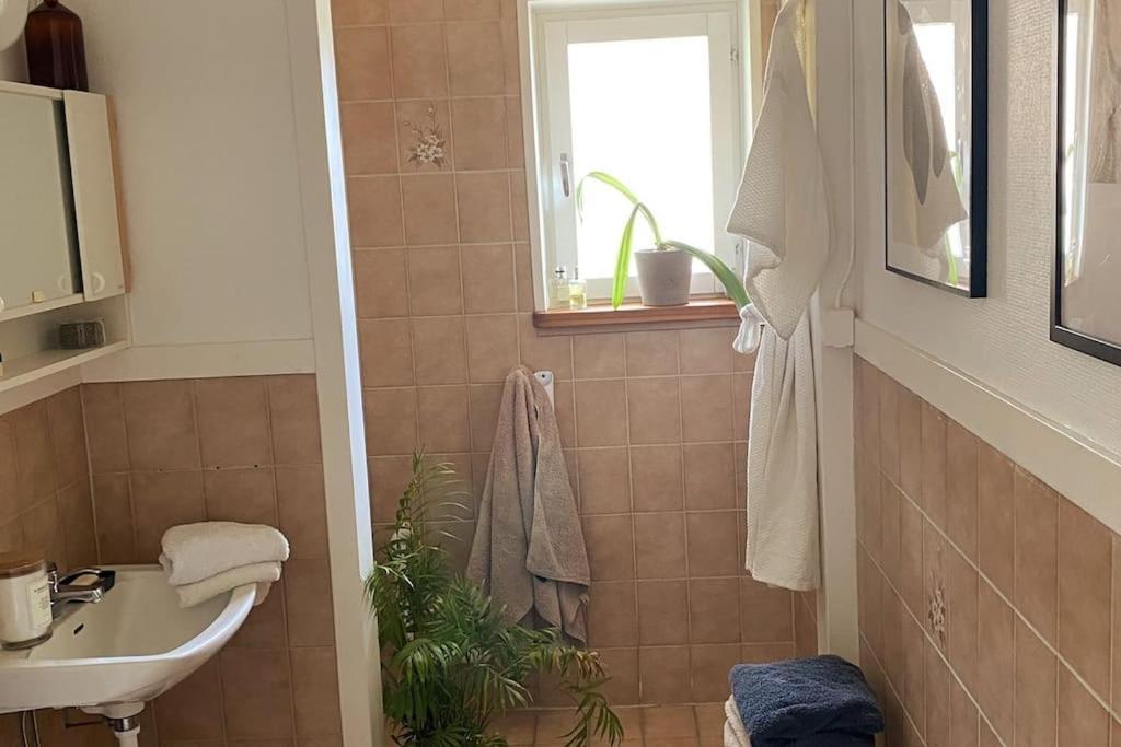 Apartment Right Next To The Golf Course And With The Ocean Just Around The Corner Ljungskile Dış mekan fotoğraf